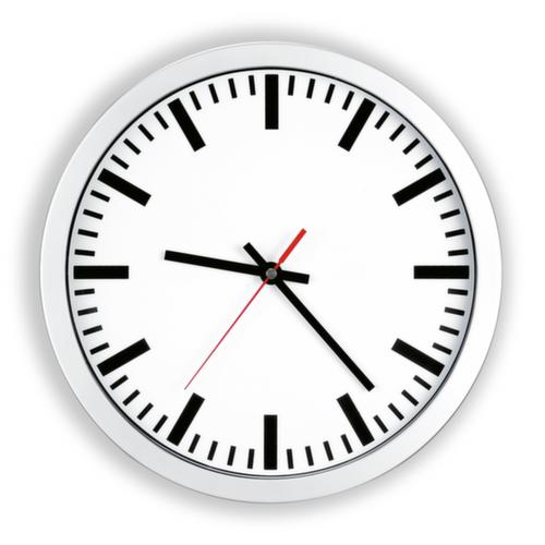 Station clock with bar numerals