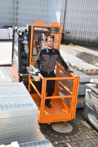Bauer Working platform MB-II can be retracted on both sides