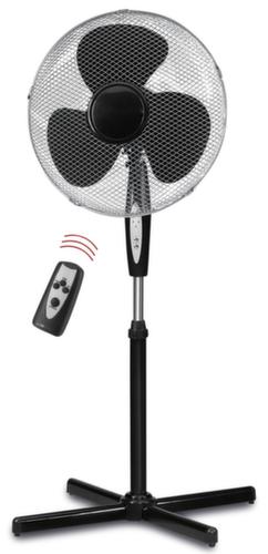 Fan with adjustable tilt angle