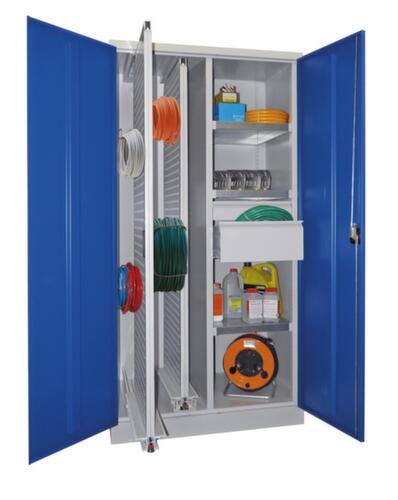 PAVOY Vertical cabinet with practical features