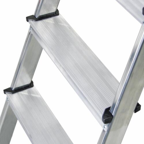 Aluminum stepladder