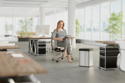 Hailo Litter garbage can with self-closing swing lid