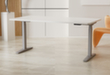 UDOBÄR Electrically height-adjustable desk with T-leg frame
