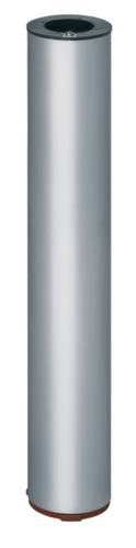 Centering bracket for flagpoles