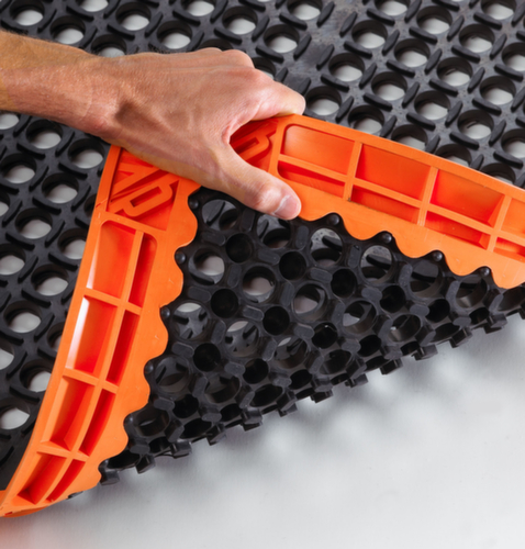 Anti-fatigue mat Groningen with perforated surface