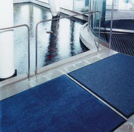 Miltex Dirt-trapping mat with vinyl edge