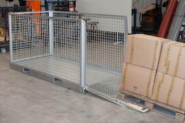 Bauer Material transport pallet with access ramp