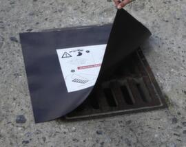 Magnetic gully top